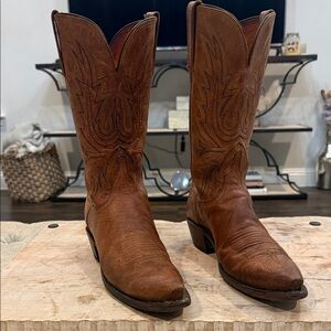 Lucchese Women’s 8.5 Classic Brown Leather Cowboy Boots